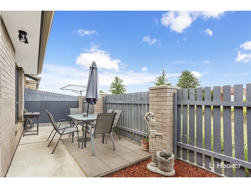 70 Jeff Snell Crescent, Dunlop ACT 2615