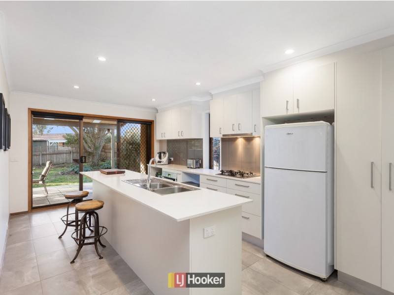 16 De Gillian Place, Macquarie ACT 2614