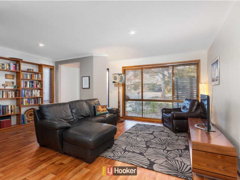 16 De Gillian Place, Macquarie ACT 2614