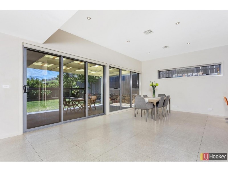 12 Beveridge Crescent, Forde ACT 2914