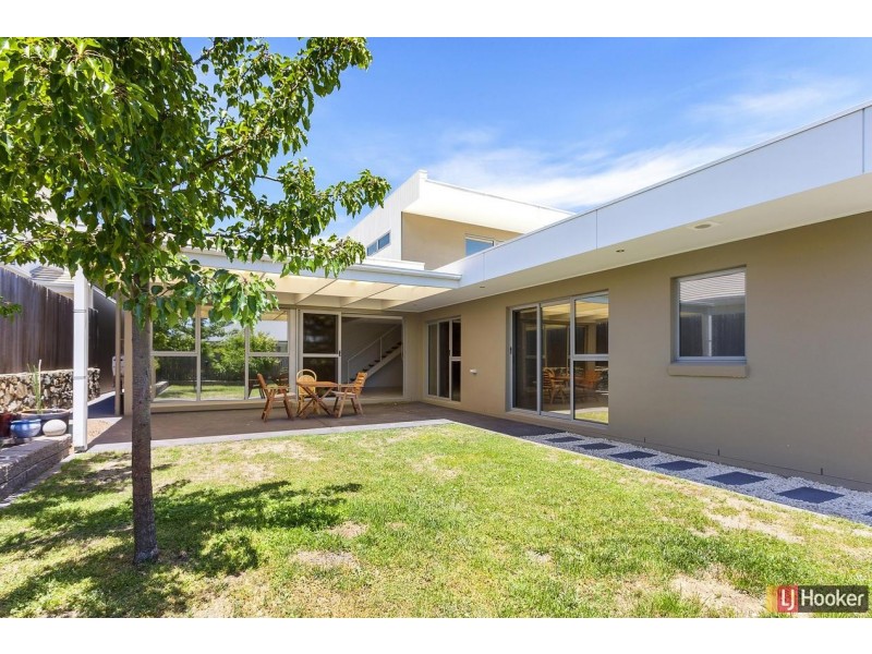 12 Beveridge Crescent, Forde ACT 2914