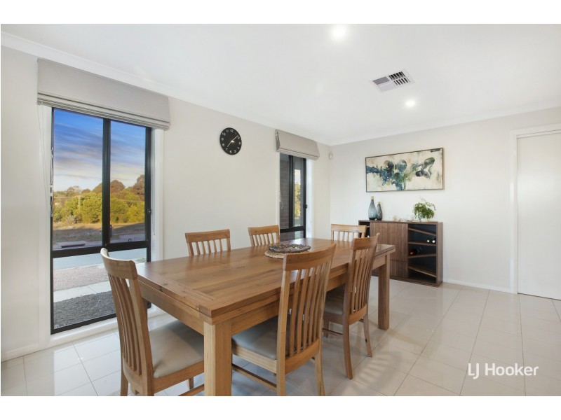 51 Carman Loop, Macgregor ACT 2615