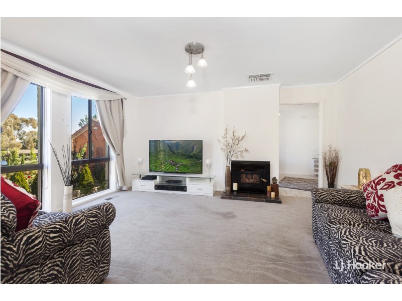 16 Draper Crescent, Higgins ACT 2615
