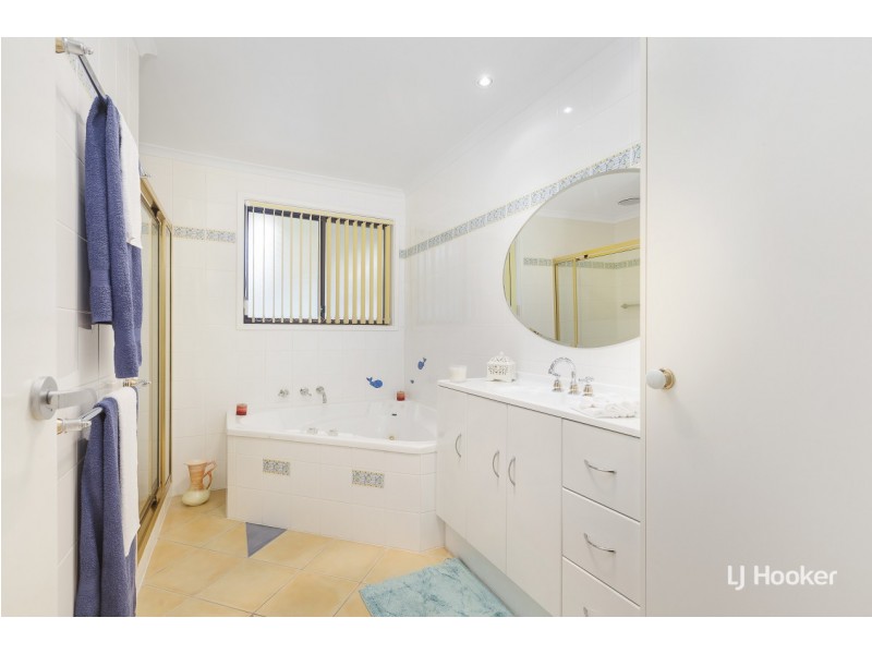 16 Draper Crescent, Higgins ACT 2615