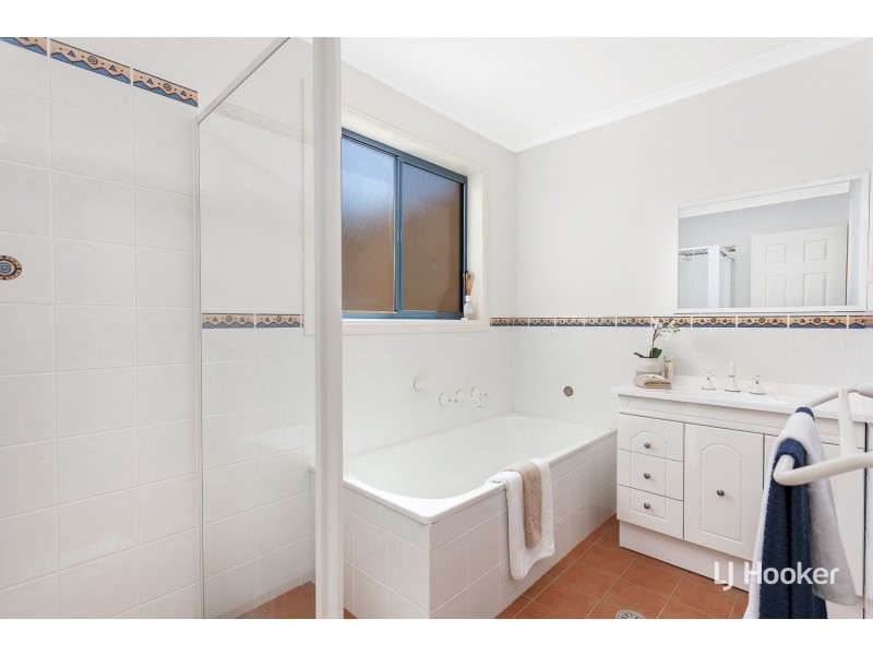 4 Lange Place, Bruce ACT 2617