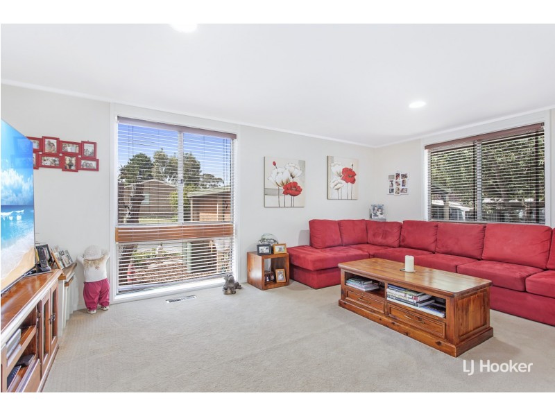 8 Bennie Street, Macgregor ACT 2615