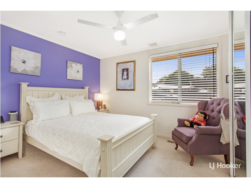 8 Bennie Street, Macgregor ACT 2615