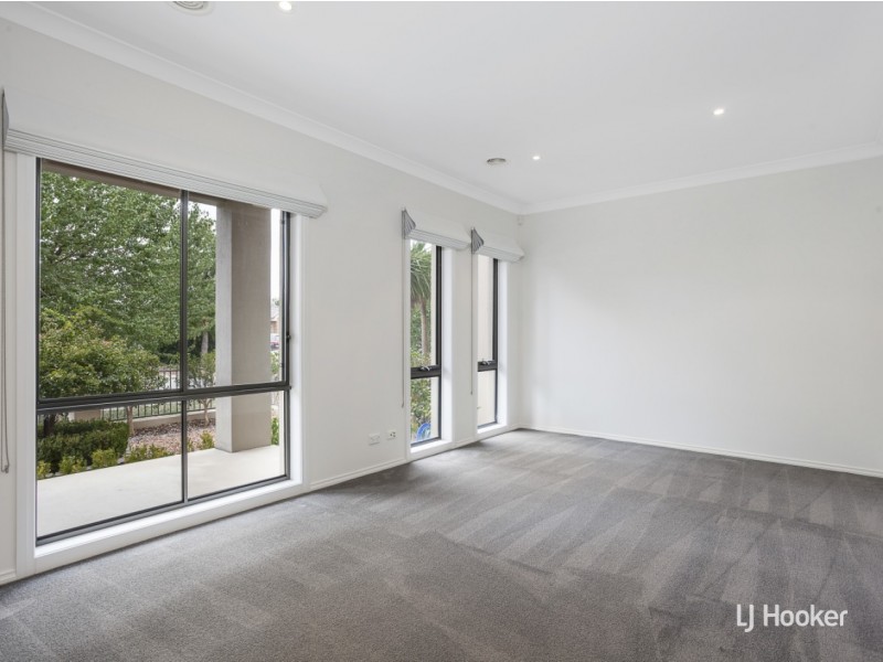 10 Wombeyan Street, Harrison ACT 2914