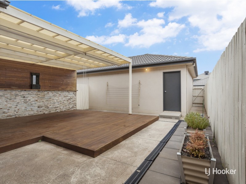 10 Wombeyan Street, Harrison ACT 2914