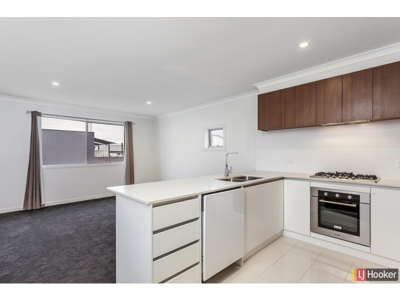 15/2 Clare Burton Crescent, Franklin ACT 2913