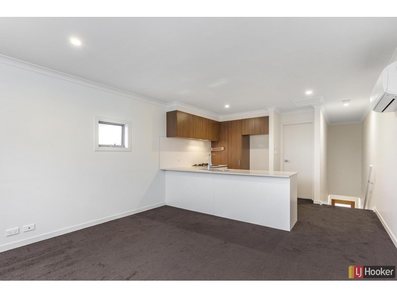 15/2 Clare Burton Crescent, Franklin ACT 2913