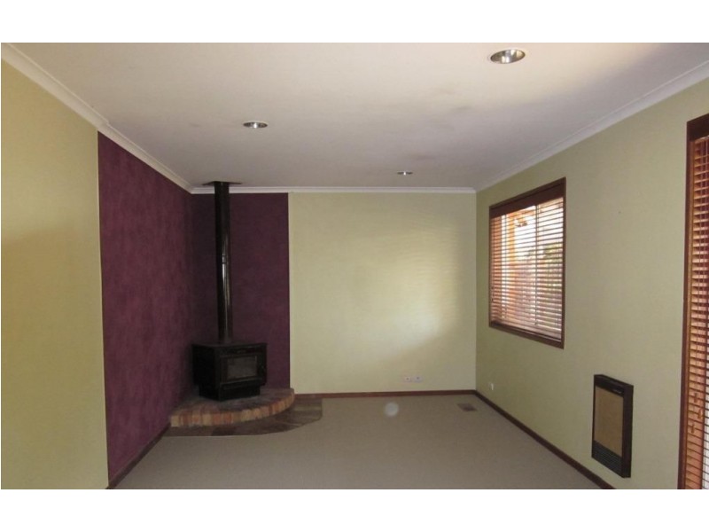 9 Hibbins Place, Latham ACT 2615