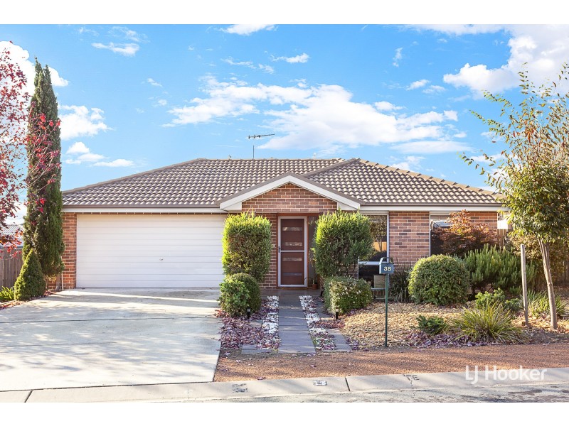38 Clyde Finlay Street, Macgregor ACT 2615