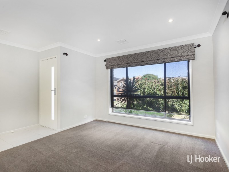 27 Rowland Street, Macgregor ACT 2615