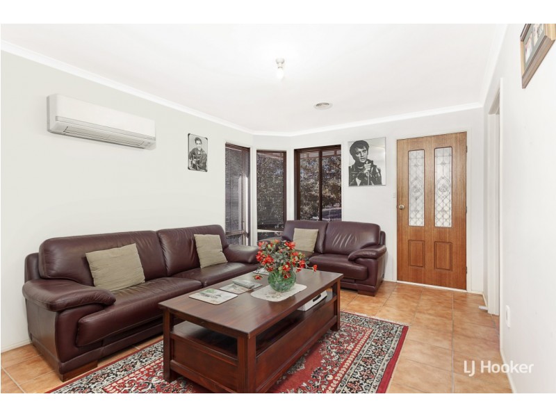 4 Quinlivan Crescent, Dunlop ACT 2615