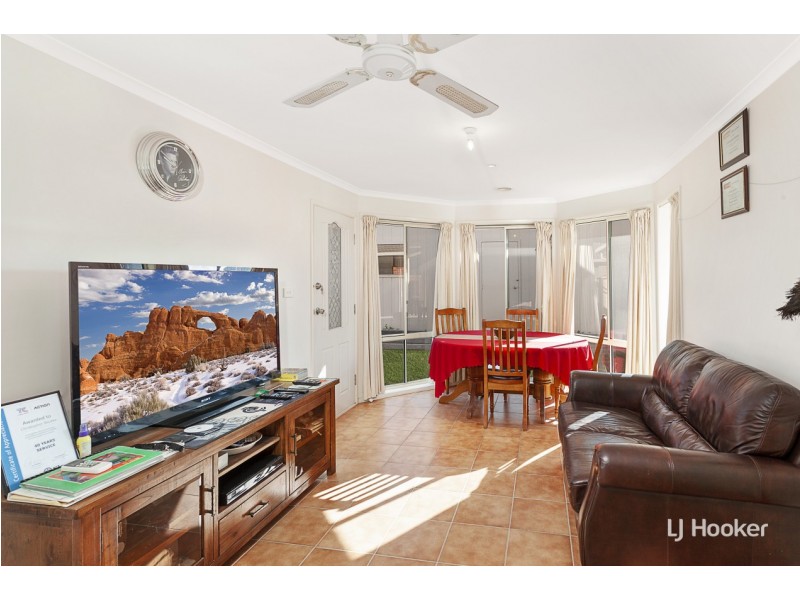 4 Quinlivan Crescent, Dunlop ACT 2615