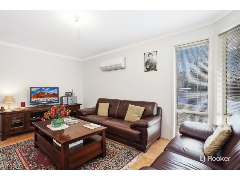 4 Quinlivan Crescent, Dunlop ACT 2615