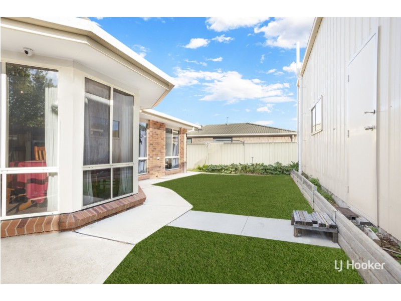 4 Quinlivan Crescent, Dunlop ACT 2615