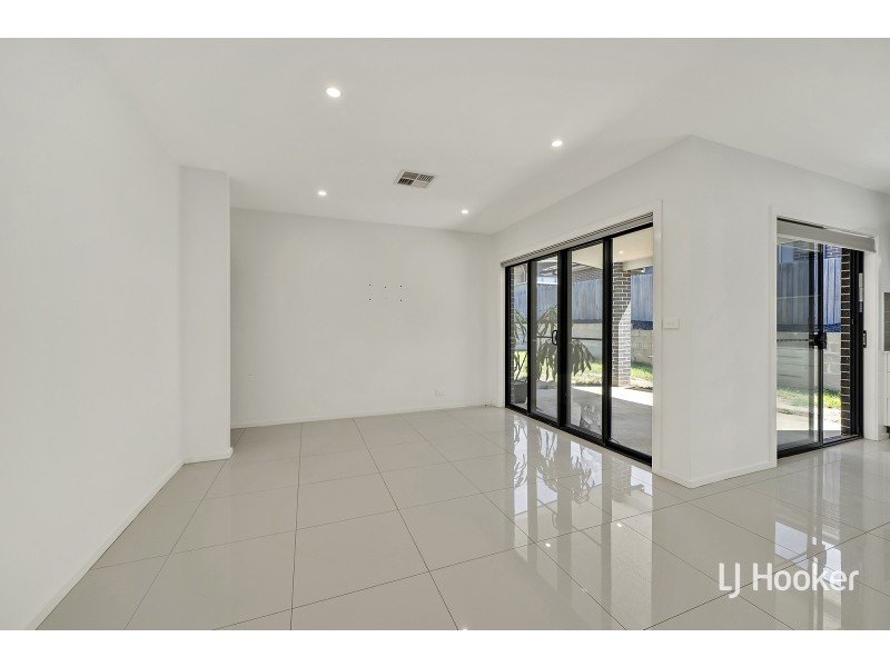 15 Mollie Dyer Street, Bonner ACT 2914