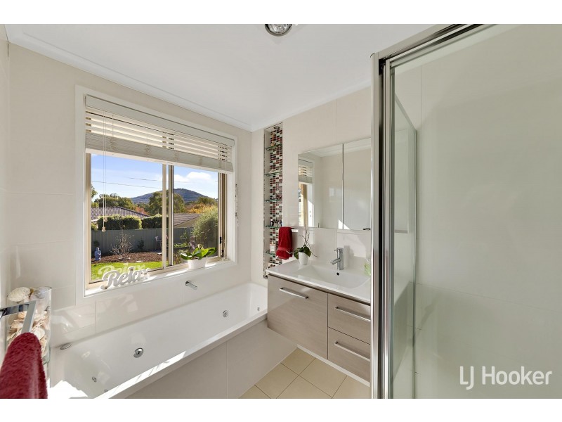4 Degraves Crescent, Wanniassa ACT 2903