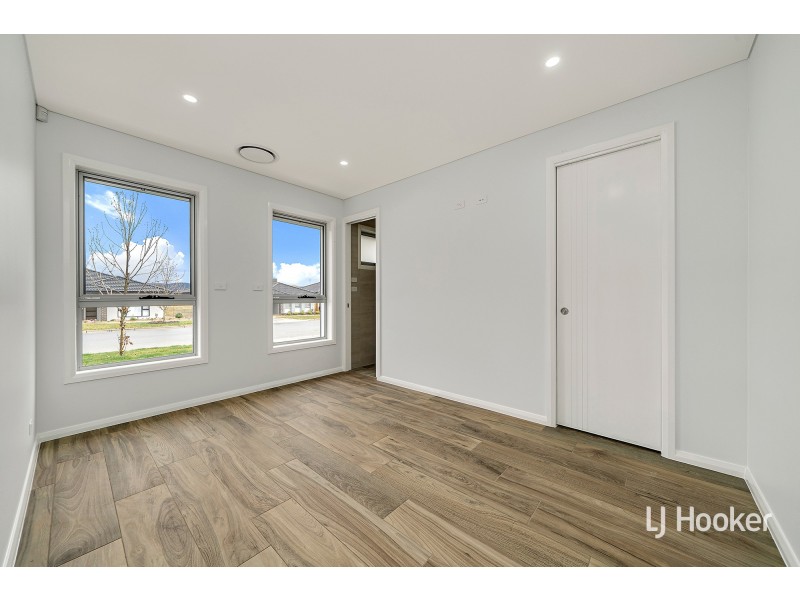 70 Lionel Rose Street, Holt ACT 2615