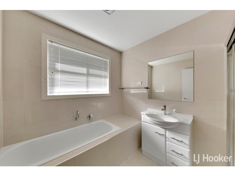 8 Ted Richards Street, Casey ACT 2913