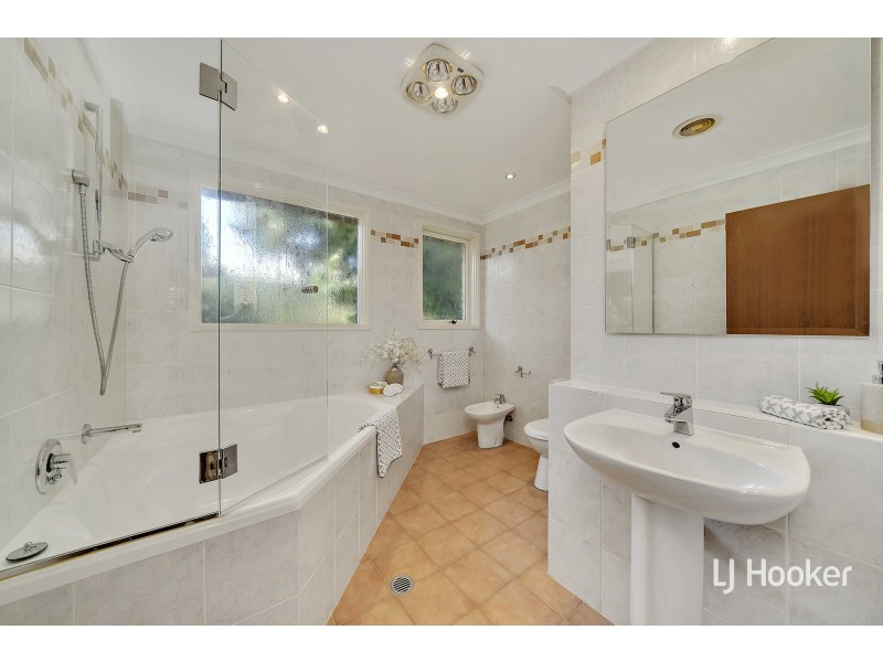 14 Jeffcott Place, Latham ACT 2615