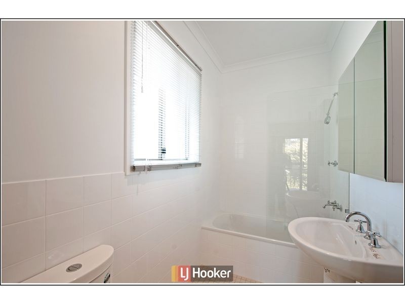 1/6 Belconnen Way, Page ACT 2614