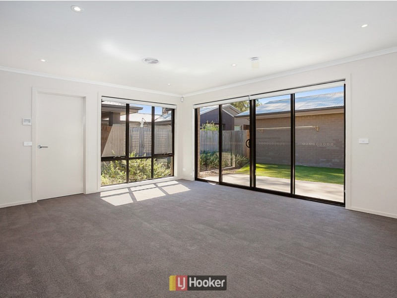 2/1-3 Coppin Place, Weetangera ACT 2614