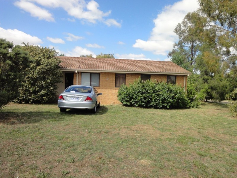 4 Rainbow Place, Latham ACT 2615