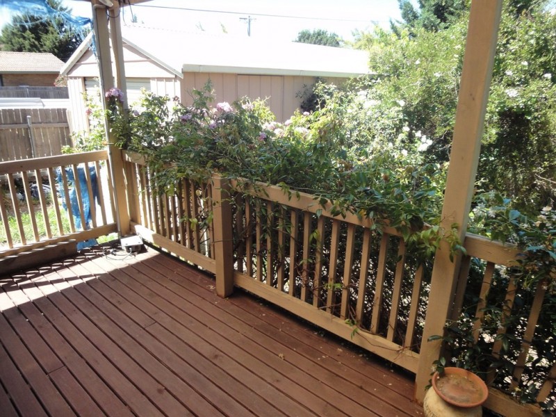 4 Rainbow Place, Latham ACT 2615