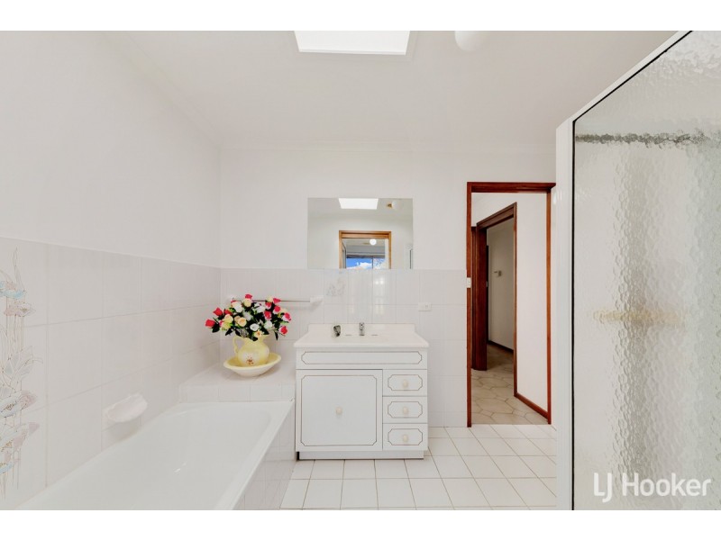 6 Lidgett Place, Florey ACT 2615