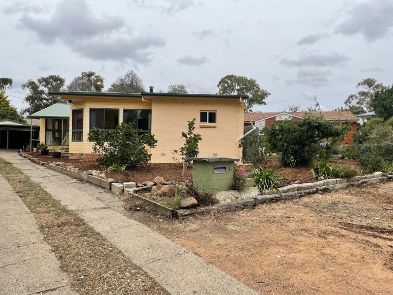 8 Knaggs Crescent, Page ACT 2614