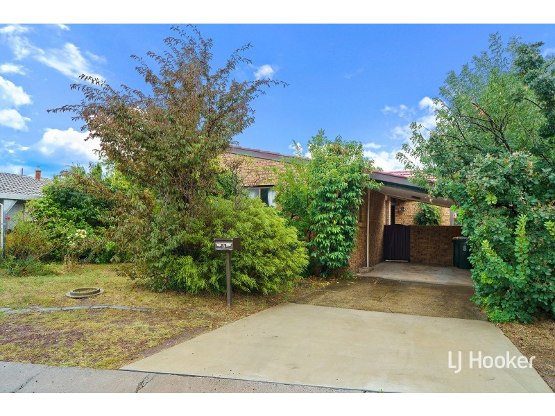 8 Macfarlan Place, Latham ACT 2615