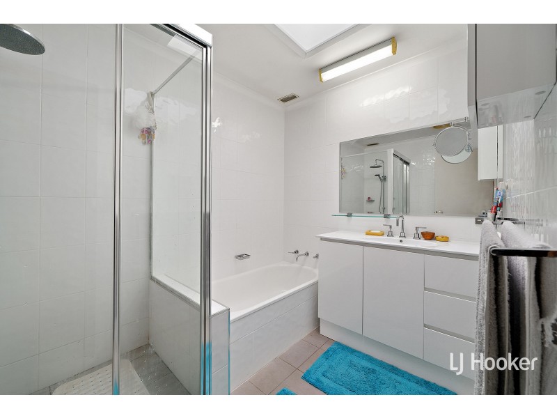 8 Macfarlan Place, Latham ACT 2615