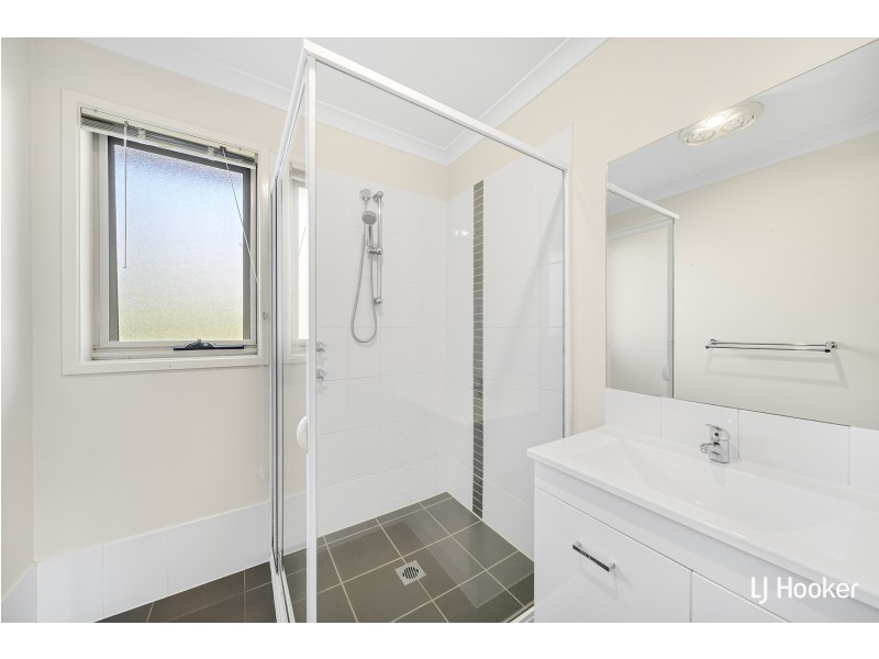 10/141 Macfarlane Burnet Avenue, Macgregor ACT 2615