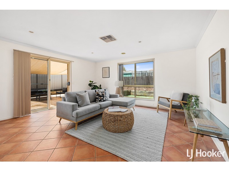 30 Coolgardie Street, Dunlop ACT 2615