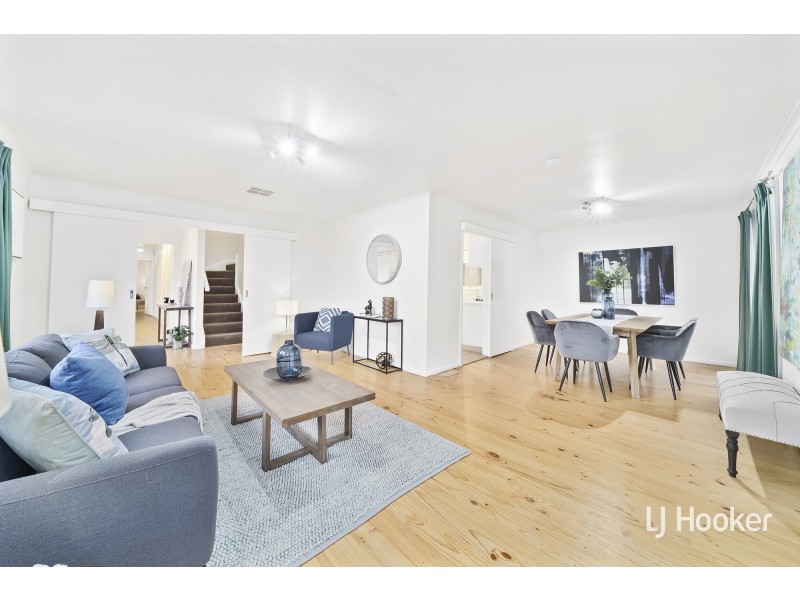 8 Wallis Place, Spence ACT 2615