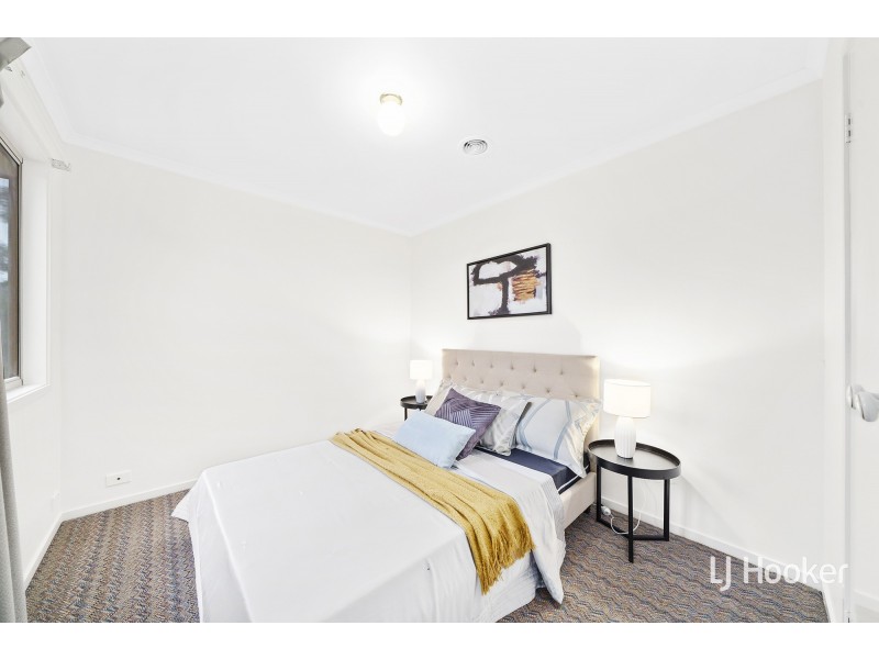 8 Wallis Place, Spence ACT 2615