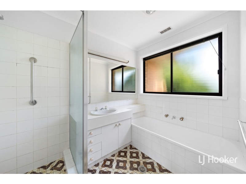 4 Mckid Court, Charnwood ACT 2615