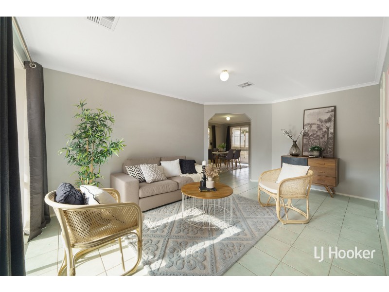 35 Hugh McKay Crescent, Dunlop ACT 2615