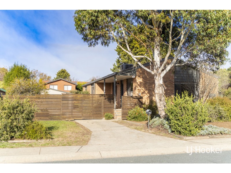 8 Summerville Crescent, Florey ACT 2615