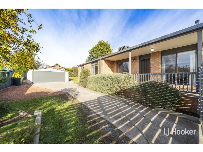 8 Summerville Crescent, Florey ACT 2615
