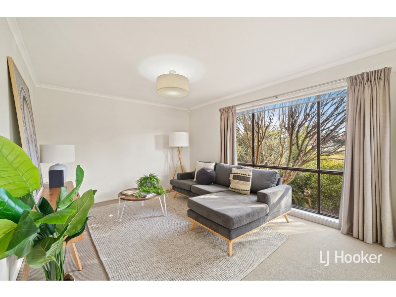 8 Summerville Crescent, Florey ACT 2615