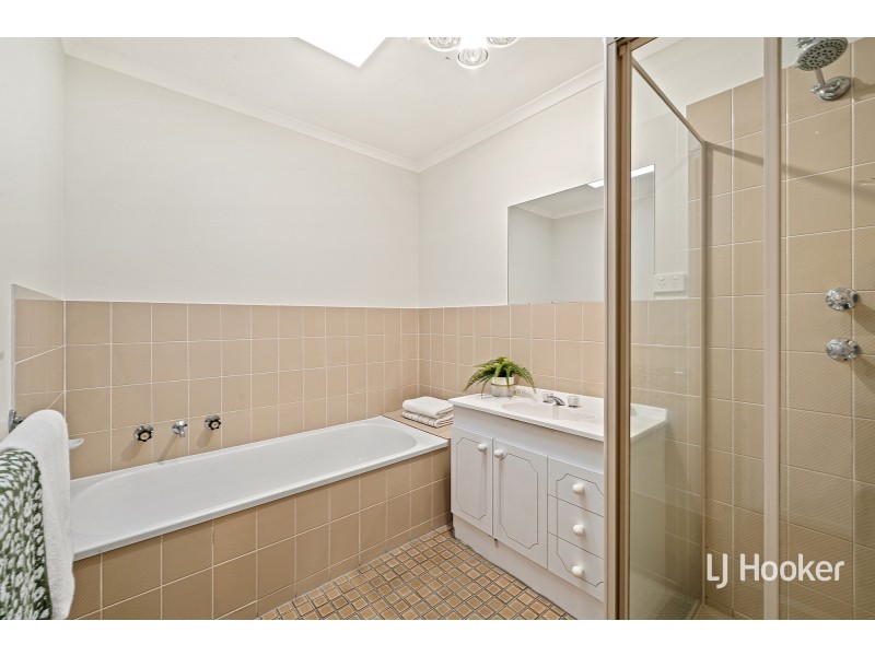 8 Summerville Crescent, Florey ACT 2615