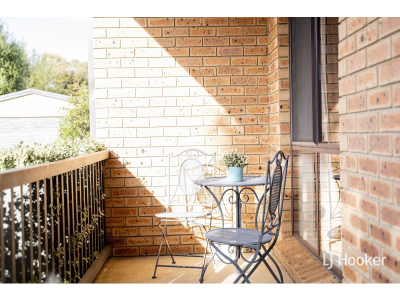 8 Summerville Crescent, Florey ACT 2615