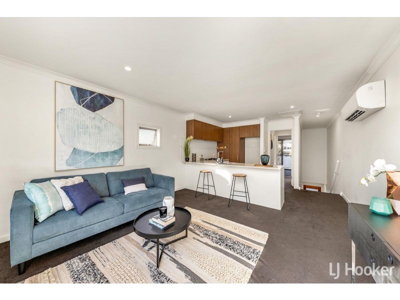 15/2 Clare Burton Crescent, Franklin ACT 2913