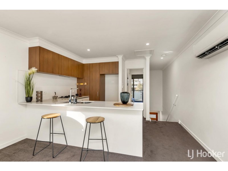 15/2 Clare Burton Crescent, Franklin ACT 2913