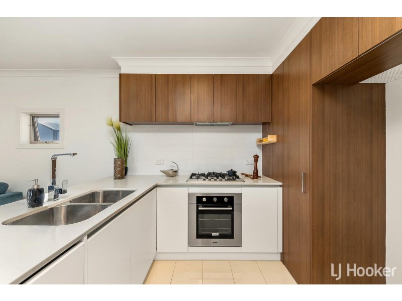 15/2 Clare Burton Crescent, Franklin ACT 2913