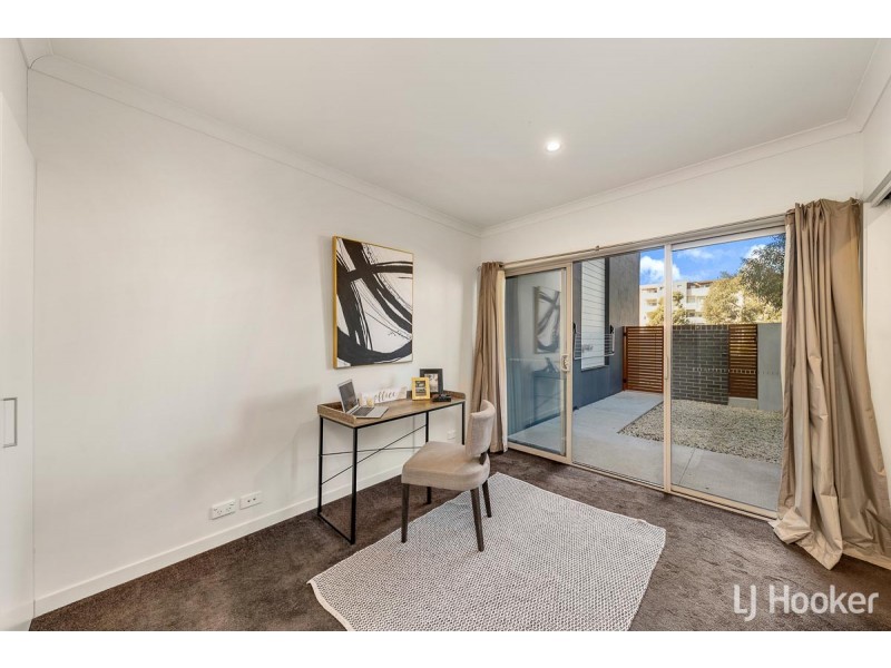 15/2 Clare Burton Crescent, Franklin ACT 2913